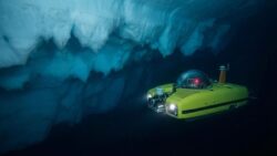 Psychology explains that overthinking at night is closely linked to how the brain processes unresolved emotions